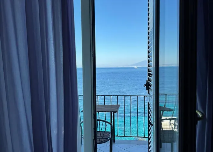 丽城特莱瑞酒店 3* 卡普里