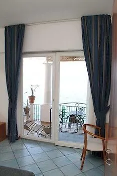 丽城特莱瑞酒店 3* 卡普里