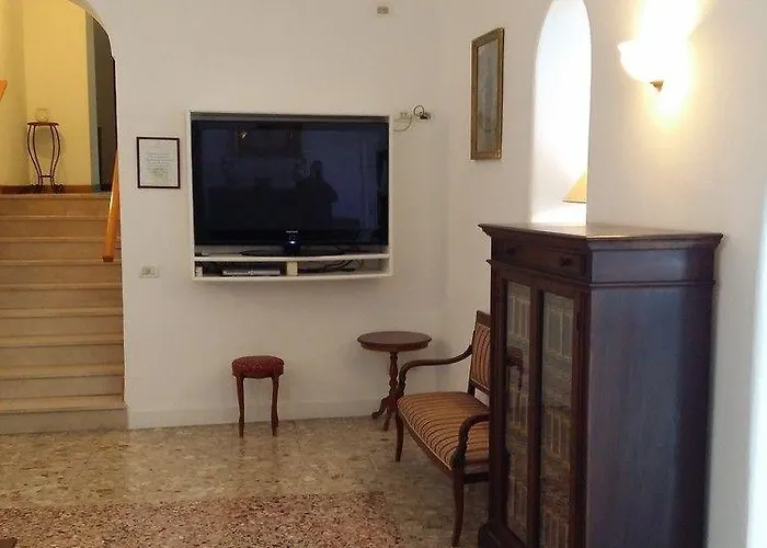 丽城特莱瑞酒店 3* 卡普里